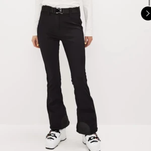 Skidbyxor Altitude 8848 - Säljer mina skidbyxor som är väldigt sparsamt använda. Mer slimmad passform och väldigt sköna. Nypris ca 2000kr. Skriv för fler bilder 🥰