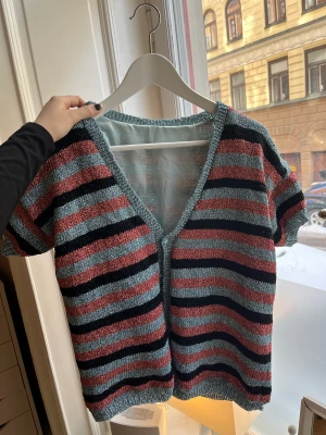 Kofta i flera färger  - Säljer en superfin kofta i flertal färger med lite glitter i☺️