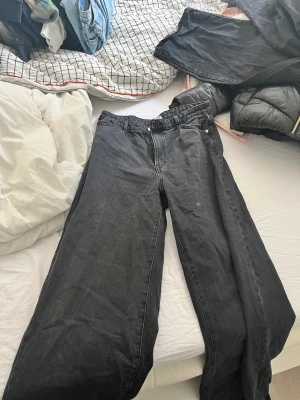 Svarta jeans Lindex - Svarta jeans från Lindex kommer inte till användning längre🫶🏻👌🏼