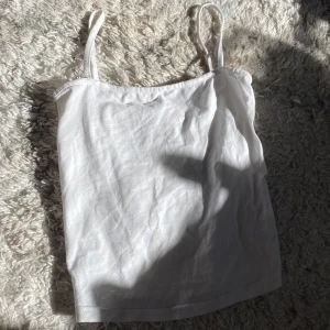 Basic kort linne - Jättefint kortare linne i jätteskönt matreal, använd fåtal gånger