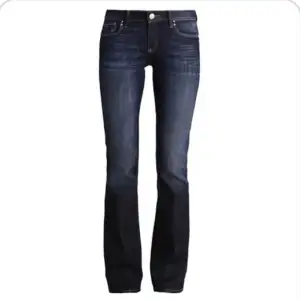Lågmidjade jeans från Mavi i storlek 24, längd 32. Passar mig som är 170❤️