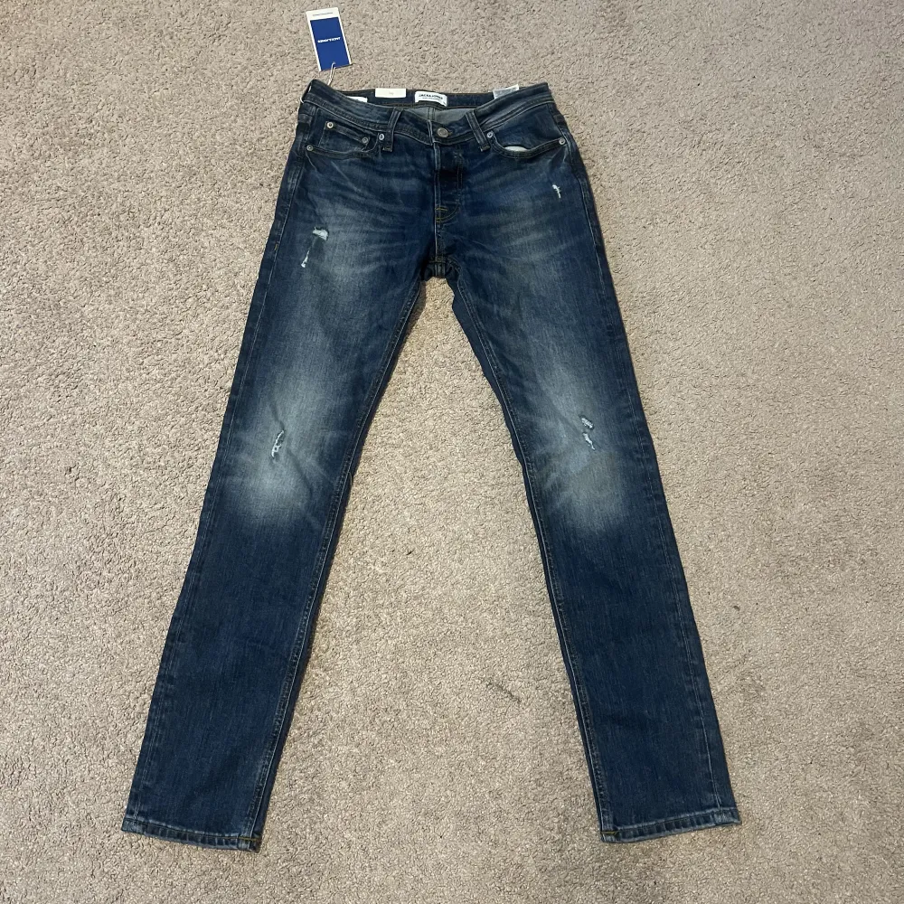 Ett par skinny jeans från Jack & Jones.  Storlek: W29 L32 Aldrig använt, säljer då jag köpte fel för länge sedan. . Jeans & Byxor.