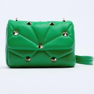 Zara väska - Säljer min gröna zara väska då den inte används❤️‍🔥❤️‍🔥