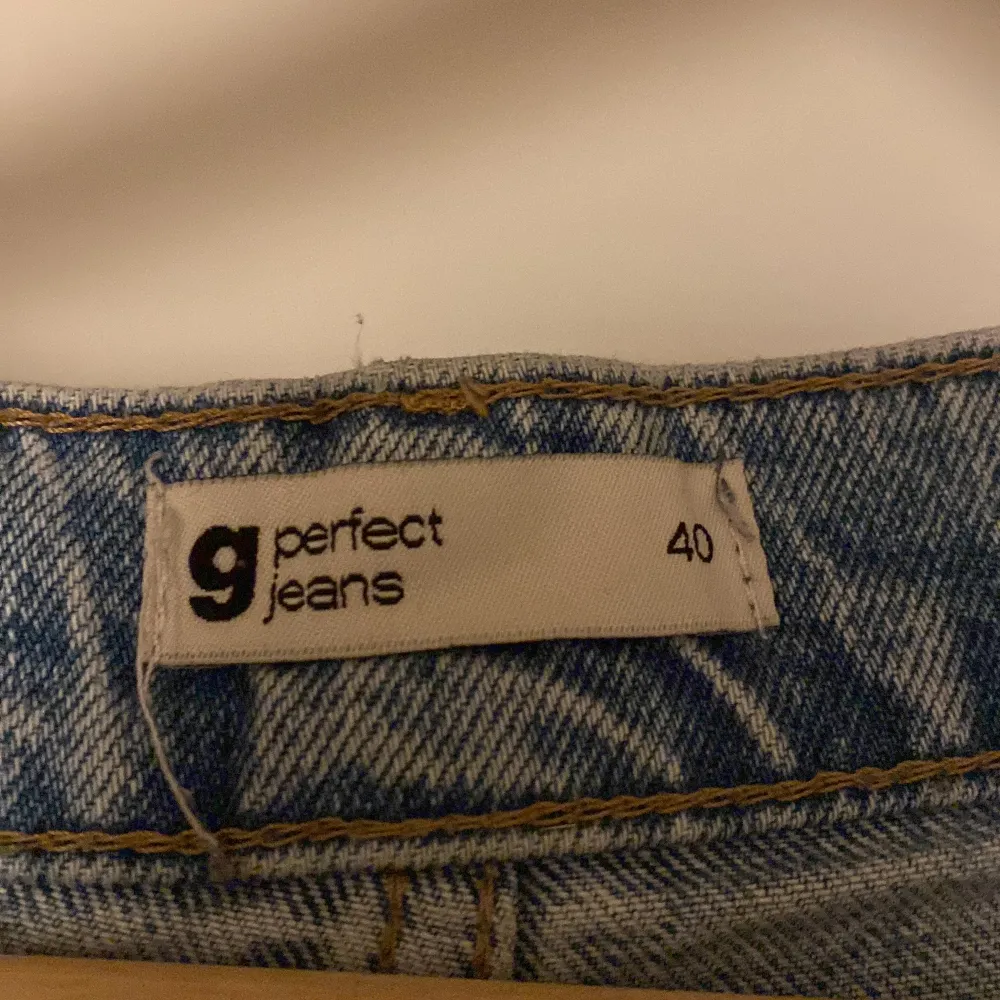 jätte fina jeans i bra skick, nypris 599kr💓. Jeans & Byxor.
