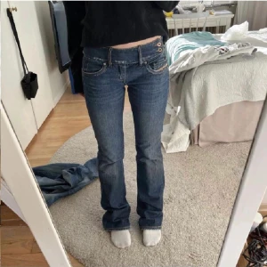 Diesel jeans - som nya! - Säljer pga felköp storlek! Supersnygga jeans från Diesel  Midja 75 cm Innerbenslängd 83 cm  Jag bjuder på frakten vid snabb affär!