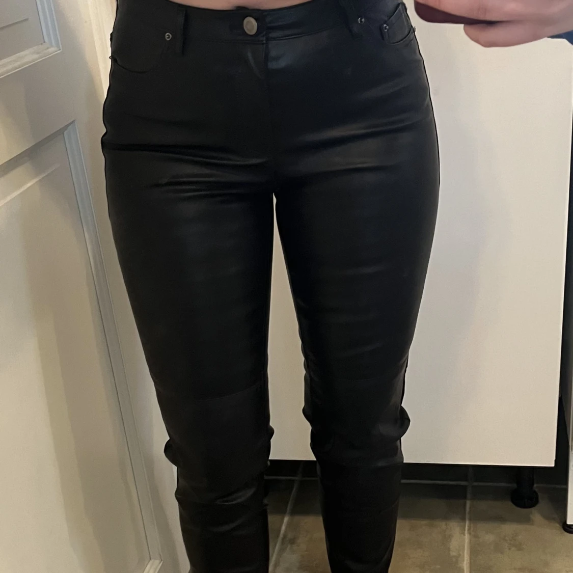 Fejk skinnbyxor  - 90