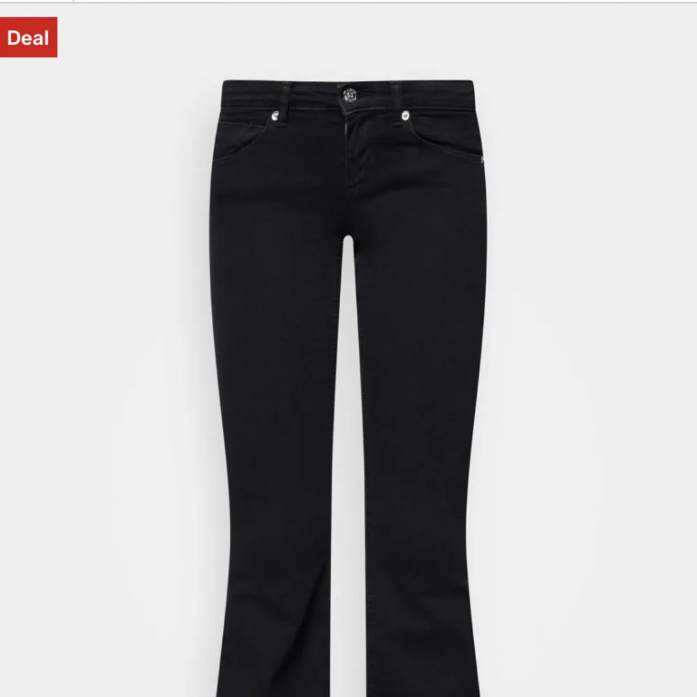 Säljer dessa jeans ifrån Only, storlek 29/30💓. Jeans & Byxor.