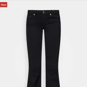 Säljer dessa jeans ifrån Only, storlek 29/30💓