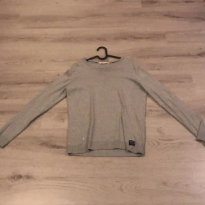 Grå tröja!!! - Säljer grå tröja från HM!! Bra skick!!!