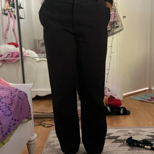 Kostym byxor - Kostym byxor från Gina tricot som är jag har använt ett par gånger. Köpta för 400 men säljer för 200