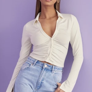 Topp nelly - Fint skick. Storlek l men passar m. Gräddvit