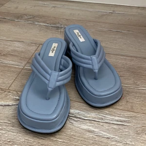 Platå flipflops  - Knappt använda!! 