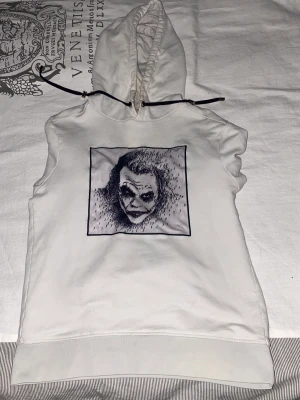 Limitato hoodie - Snygg limitato hoodie, skick 8/10, pris kan diskuteras, för fler frågor kom DM