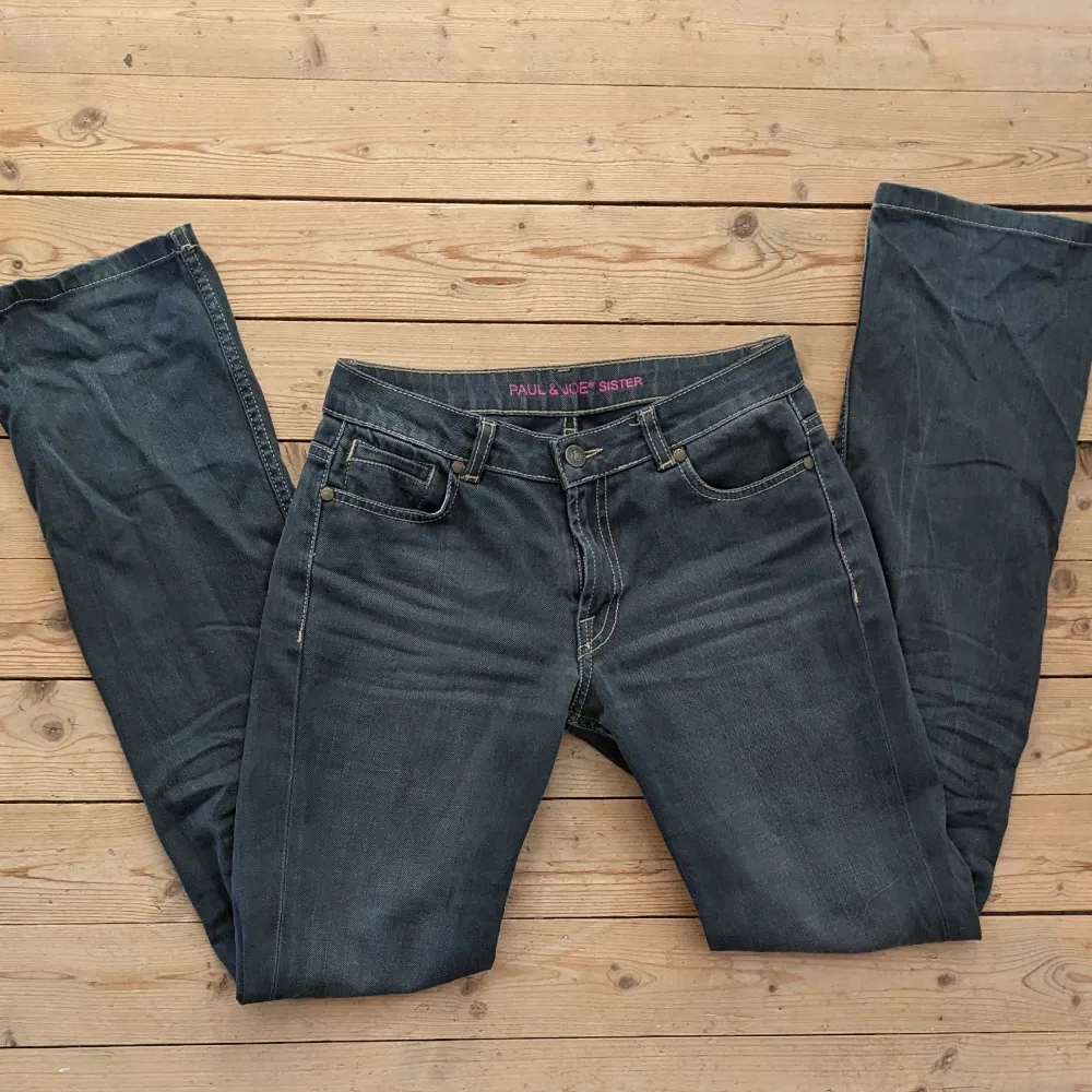 snygga grå low-rise jeans, som jag säljer pågrund av att de är för små    . Jeans & Byxor.