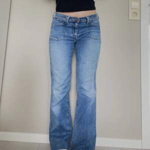 Bootcut Pepe jeans i storlek 32. Midjemått:74 Jag brukar vanligtvis ha xs/s💕