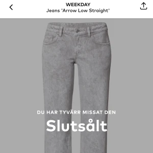 Arrow Low Straight jeans - Säljer nu mina slutsålda favvo jeans då dom tyvärr blivit för små för mig :( Använda men inga defekter! Dom är i storlek W24 L32🫶🏼