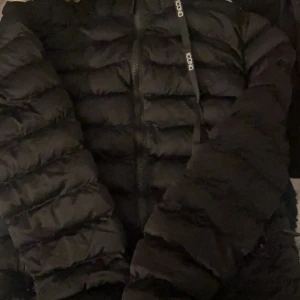 New yoker - Finns ett hål i ena fickan ä.  Annars bra skick