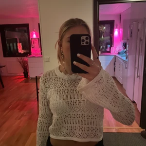 Broderar tröja - Intressekoll på min helt nya zara tröja. Används 1 gång och känner inte att den passar mig. Super fin och perfekt topp som både passar in i vardagen eller på något festligare. Vill se vad jag kan få för den!! Buda