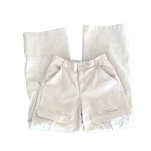 Cargo byxor  - Cargo byxor med vida ben i eur38/USA 06