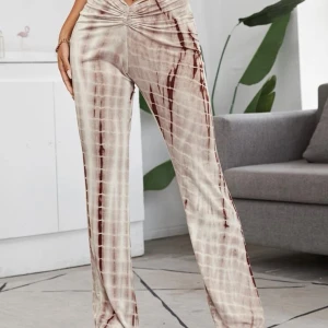 tights - Säljer dessa tights som gör att man får en stor rumpa😺! Inga hål osv. Skriv om du undrar över något! Nypris 139 och 82kr säljer för 1 för 60kr eller två för 90kr + frakt. Köparen står för frakten!