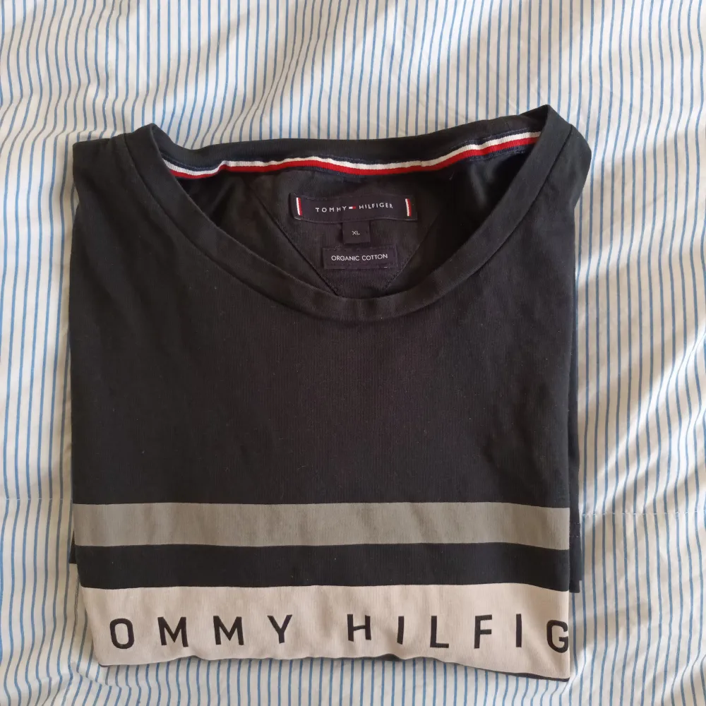 T-shirt long sleeves orginal Tommy Hilfiger. Skjortor.