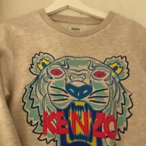 Kenzo  - Jätte fin kenzo sweatshirt! Skriv privat för fler bilder eller frågor (ÄKTA såklart) ❤️