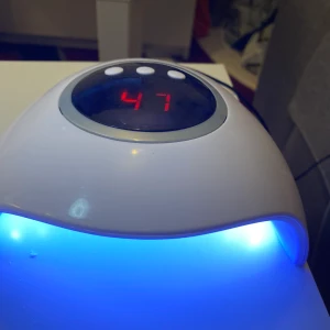 Uv lampa  - Bra till nybörjare använt 5 gånger säljer den på grund av att jag köpte två nya pris för 300kr