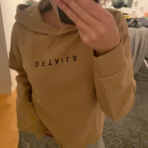 Ginatricot tröja - Jag säljer nu min superfina tröja ifrån Gina!💕den är i en beige färg. Den är aldrig använd och lappen sitter kvar💕kontakta mig vid fler frågor!