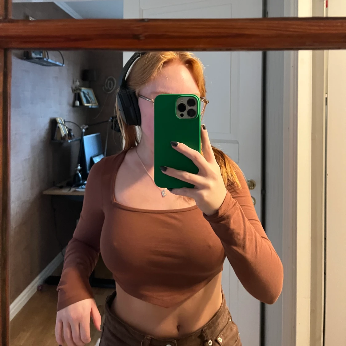 Brun crop top med V form - 90