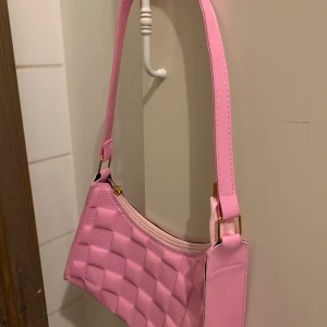 Handväska  - Handväska från SHEIN  Aldrig använd 