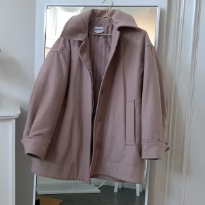 Höstjacka💗 - Tjockare och varm jacka/kavaj från weekday i gammelrosa färg🥰