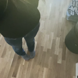 strl:M - säljer mina skit snygga jeansen från Crocker originals, har själv strl xs-s men passar bra ändå❤️perfekt nu till hösten, skriv för fler bilder