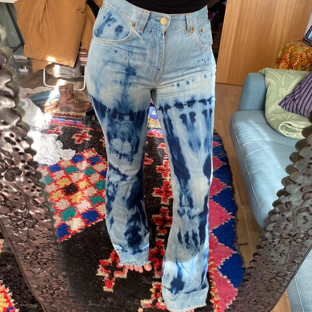 Super coola Levis jeans med batikmönster. Strl W29 L32 men är nog lite små i storleken. Topp skick!. Jeans & Byxor.