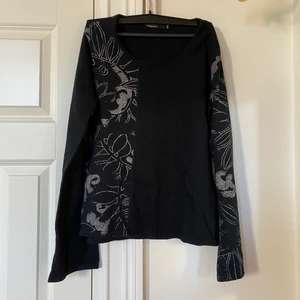 Långärmad tröja  - Långärmad tröja med fint tryck!!💞