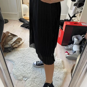 Räfflad kjol - Räfflad kjol snygg länge aldrig använd 