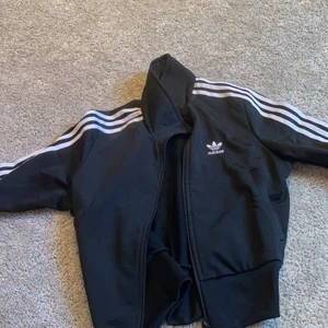  Adidas kofta  - Adidas kofta. För kille och tjej 