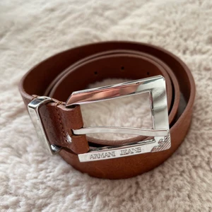 Armani Jeans Läder Bälte - Äkta Armani Jeans läder bälte. Som helt ny. 