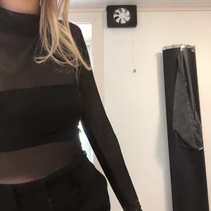 Meshtröja från Gina Tricot - Meshtröja från Gina Tricot i storlek S. Använd 2-3 gånger.