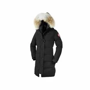 Canda goose storlek S - säljer min oanvända canada goose i modellen shellburn med prislappen på, storlek S. Ny pris ca 12.000kr 