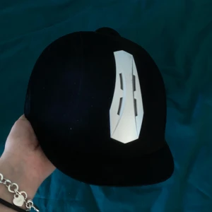 Ridhjälm - Säljer min ridhjälm från crw då den inte används. Den är i storlek 54-56! Säljer den för endast 250kr+ frakt 💓