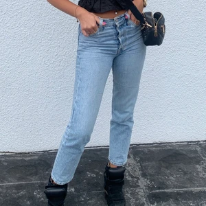 Levis Jeans 501 - Levis jeans i modellen 501. I fint skick, säljs för att de blivit för små. Storlek 23/26