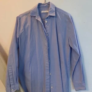 Skjorta samsoe - Jättefin skjorta ifrån samsoe samsoe, underbar blå färg!