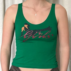 y2k topp - passar: XS, S och M. köptes tidigt 2000tal. möts upp i stockholm eller fraktar 🖤 toppen finns kvar