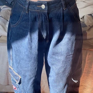 Jeans shein - Jeans från shein. Köpta för 269. Knappt använda alls. Säljer då de inte kommer till användning längre. Dm om intresse, frågor eller fler bilder ❤️