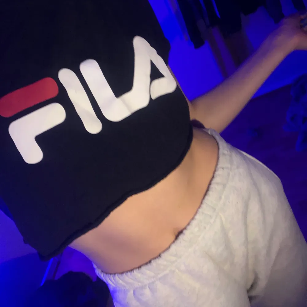 Magtröja fila jätte fin lite kort. T-shirts.