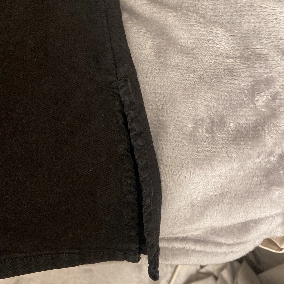 Jeans byxor med slits 