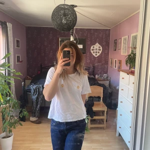 Vit tröja strl M - Endast använd några få gånger, bra skick