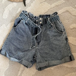 Shorts från hm - Shorts från hm som tyvörr blivit för stora för mig nu. Rensat garderoben, vill ni ha flera plagg går det att ordna paketpris & samfrakt!😄
