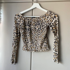 Topp - Topp från Gina tricot i storlek S. Frakt 45kr 