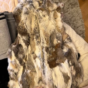 Hollies väst - Äkta päls